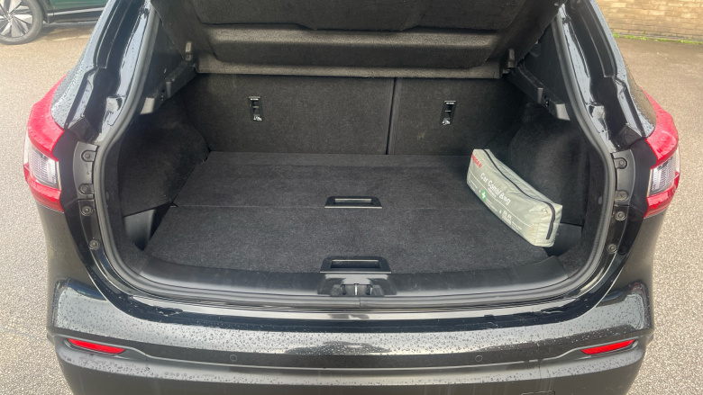 Nissan Qashqai 1.3 DiG-T N-Connecta 5dr Petrol Hatchback